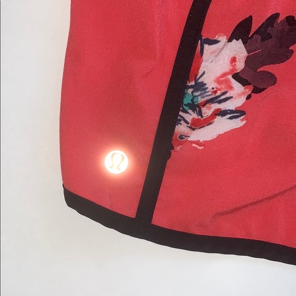 Lululemon athletic running shorts size 6 - Picture 3 of 4